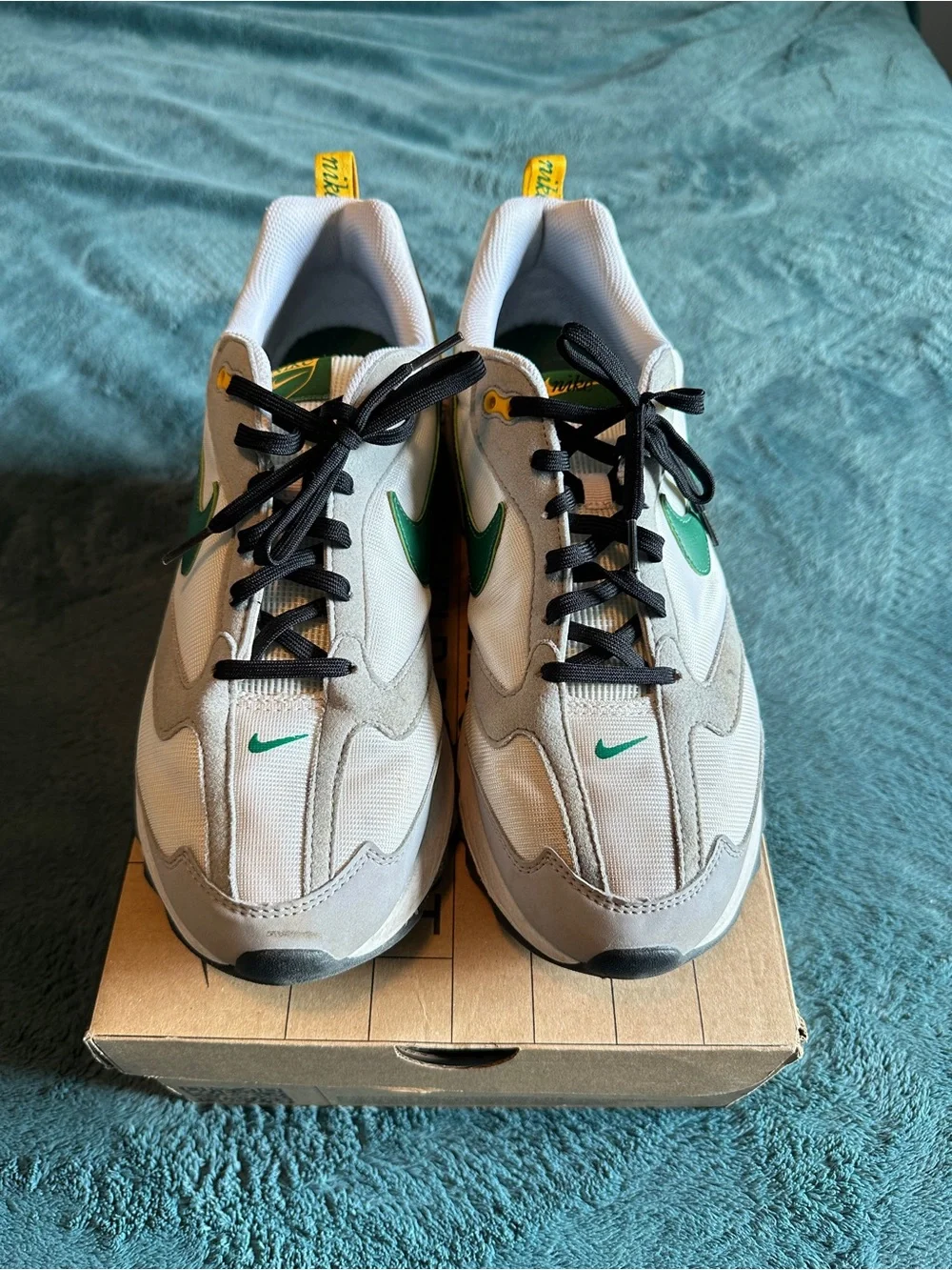 Nike Mens Retro Runner Sneakers - White, Black & Yellow